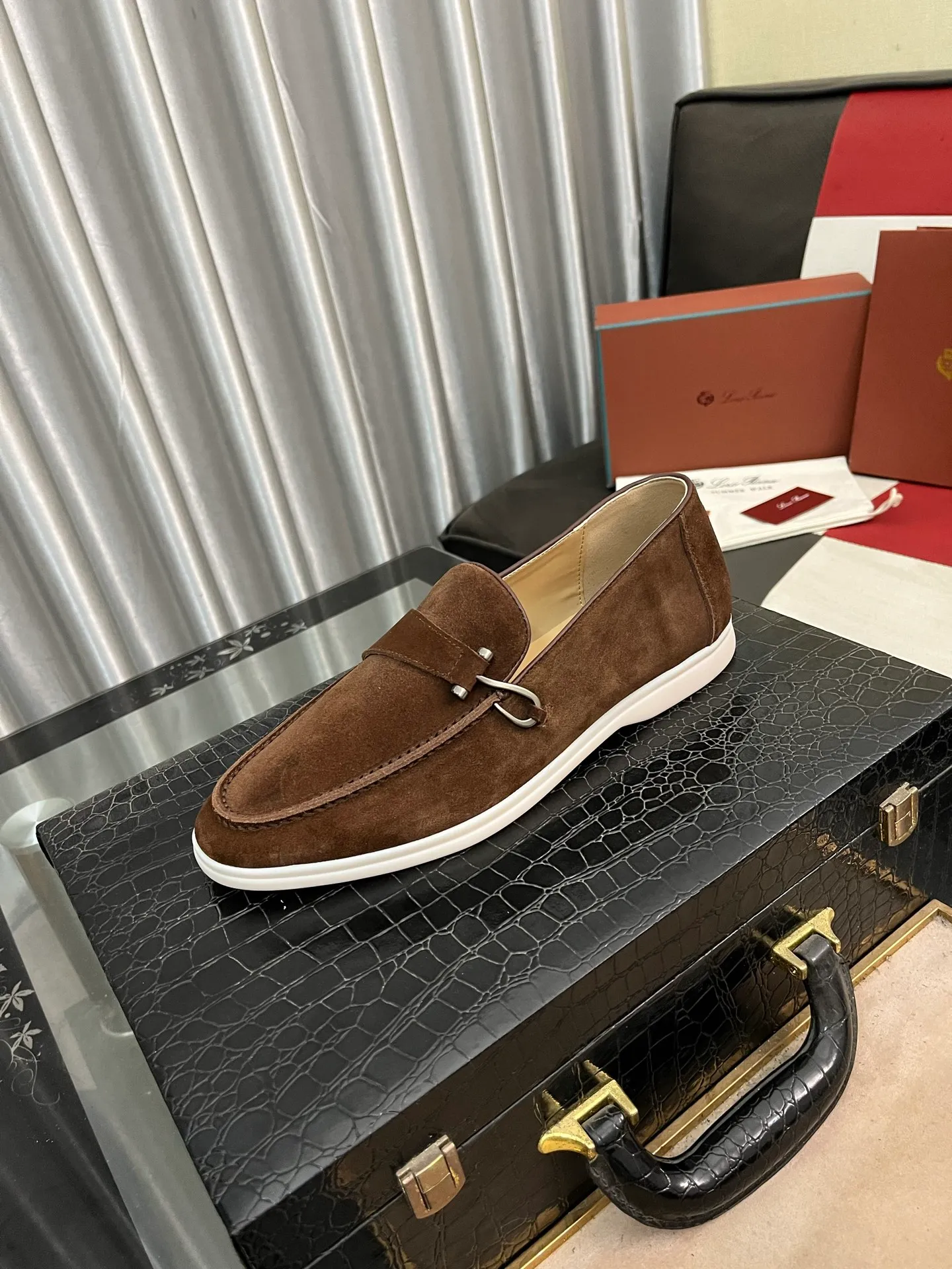 Men's Men's Shoes💰420⌚️⌚️【Loro Piana】LP couple's casual sneakers. Simple and fashionable, the upper is made of cow suede and leather. Sheepskin feet. Custom rubber sole. Size: Female 35-42 (35, 41, 42, 43 customized are non-refundable) Male 38-46 (45, 46 customized)